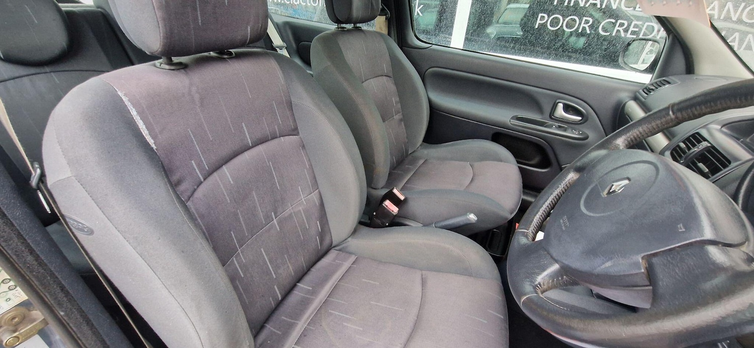 Used Renault Clio 2005 for sale - 76537640: Photo 10