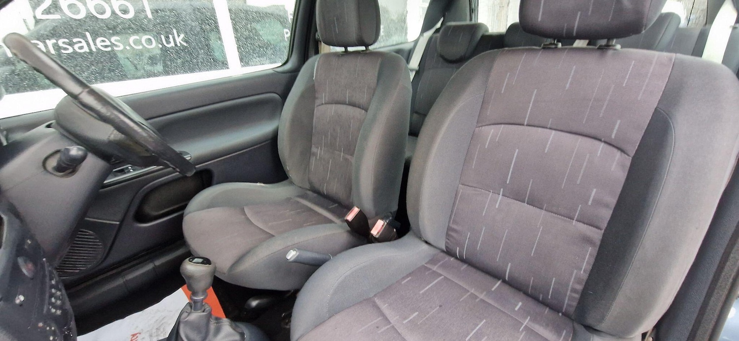 Used Renault Clio 2005 for sale - 76537640: Photo 16