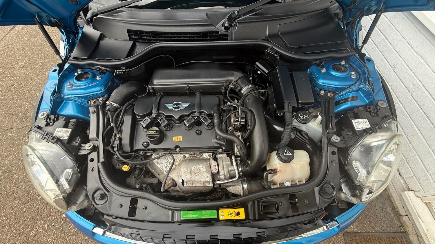 Used MINI Convertible 2010 for sale - 77685066: Photo 12