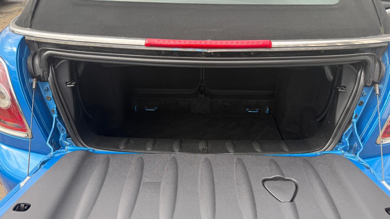 Used MINI Convertible 2010 for sale - 77685066: Photo 13