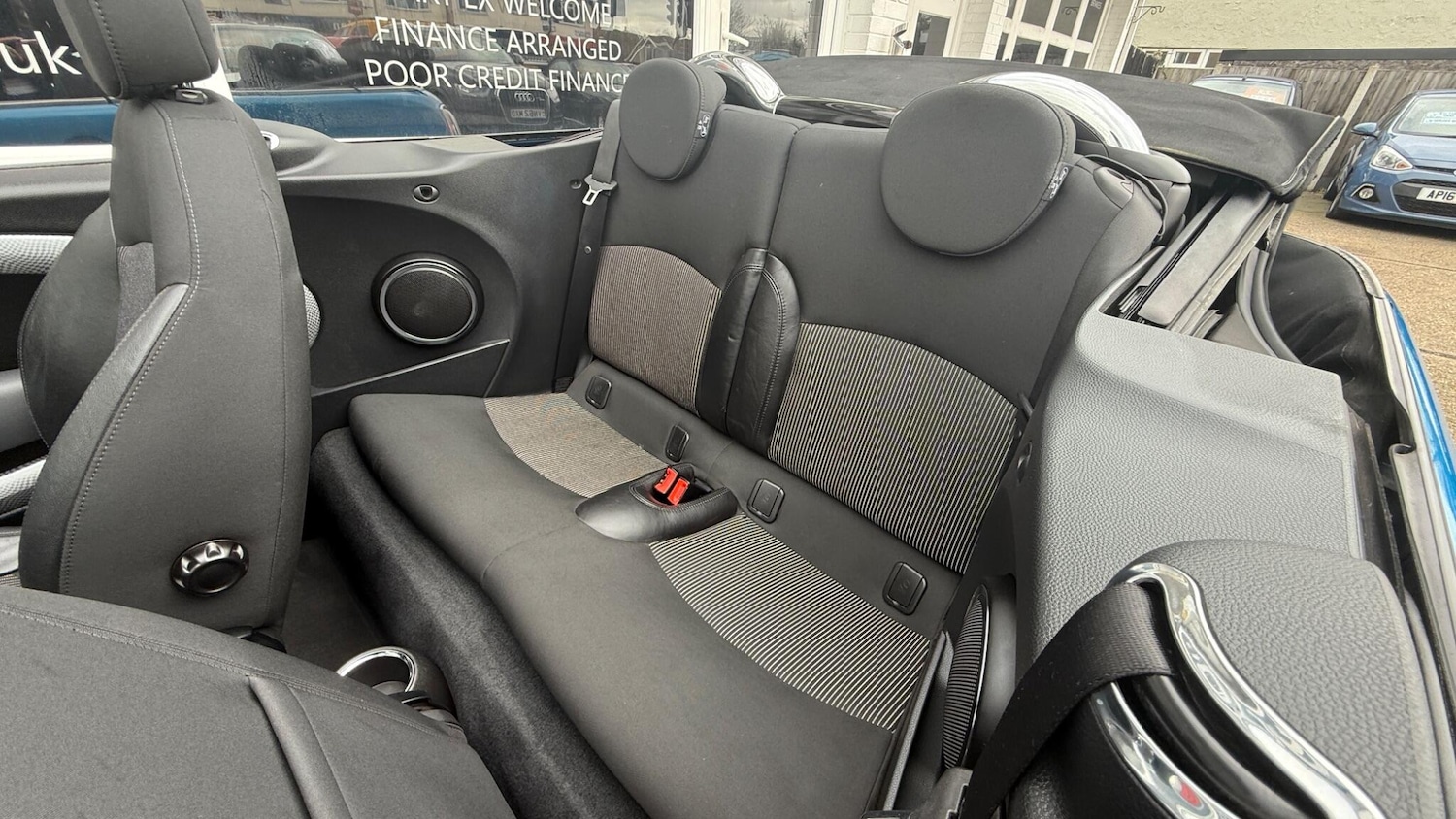 Used MINI Convertible 2010 for sale - 77685066: Photo 16