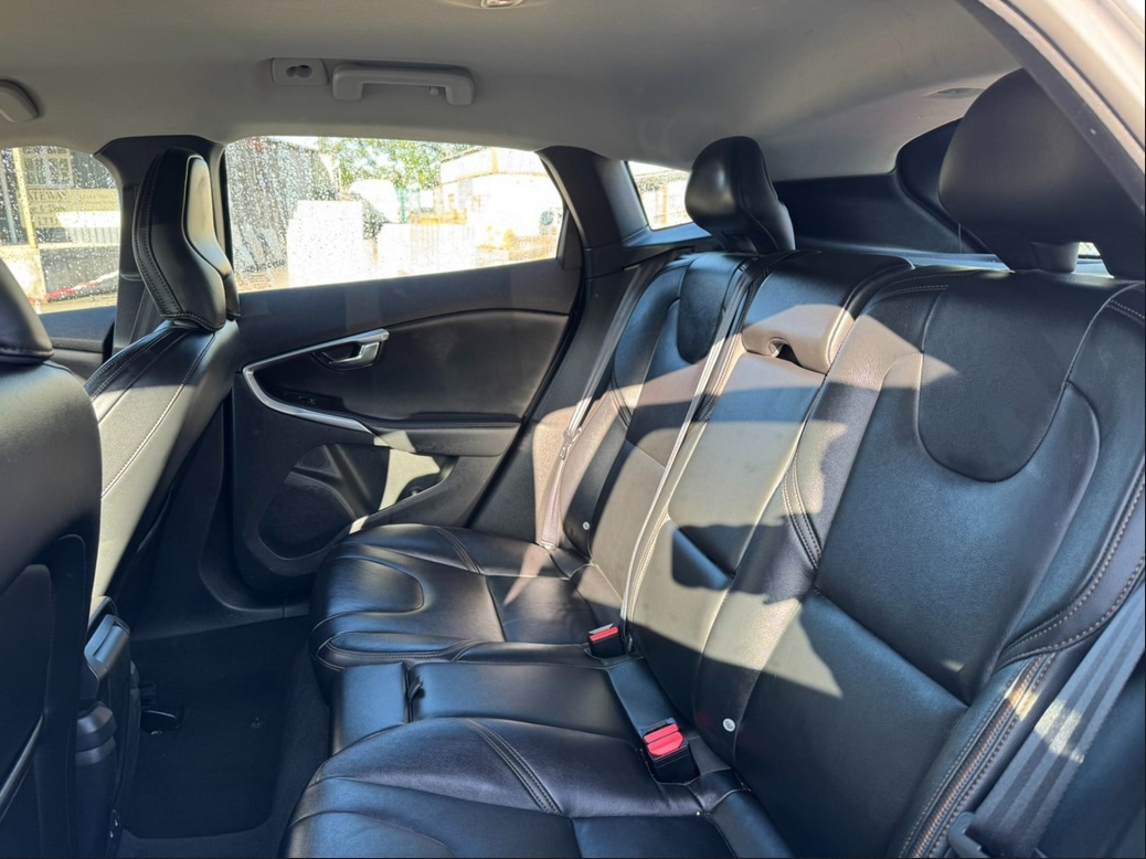 Used Volvo V40 2014 for sale - 76625246: Photo 16