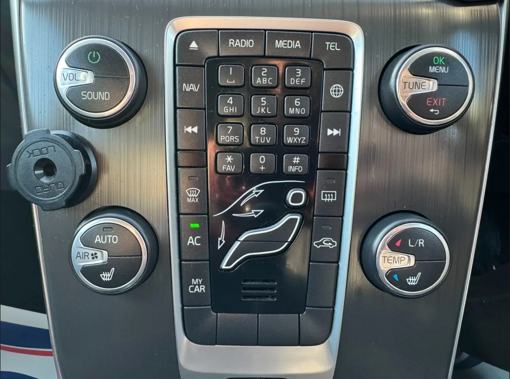 Used Volvo V40 2014 for sale - 76625246: Photo 20