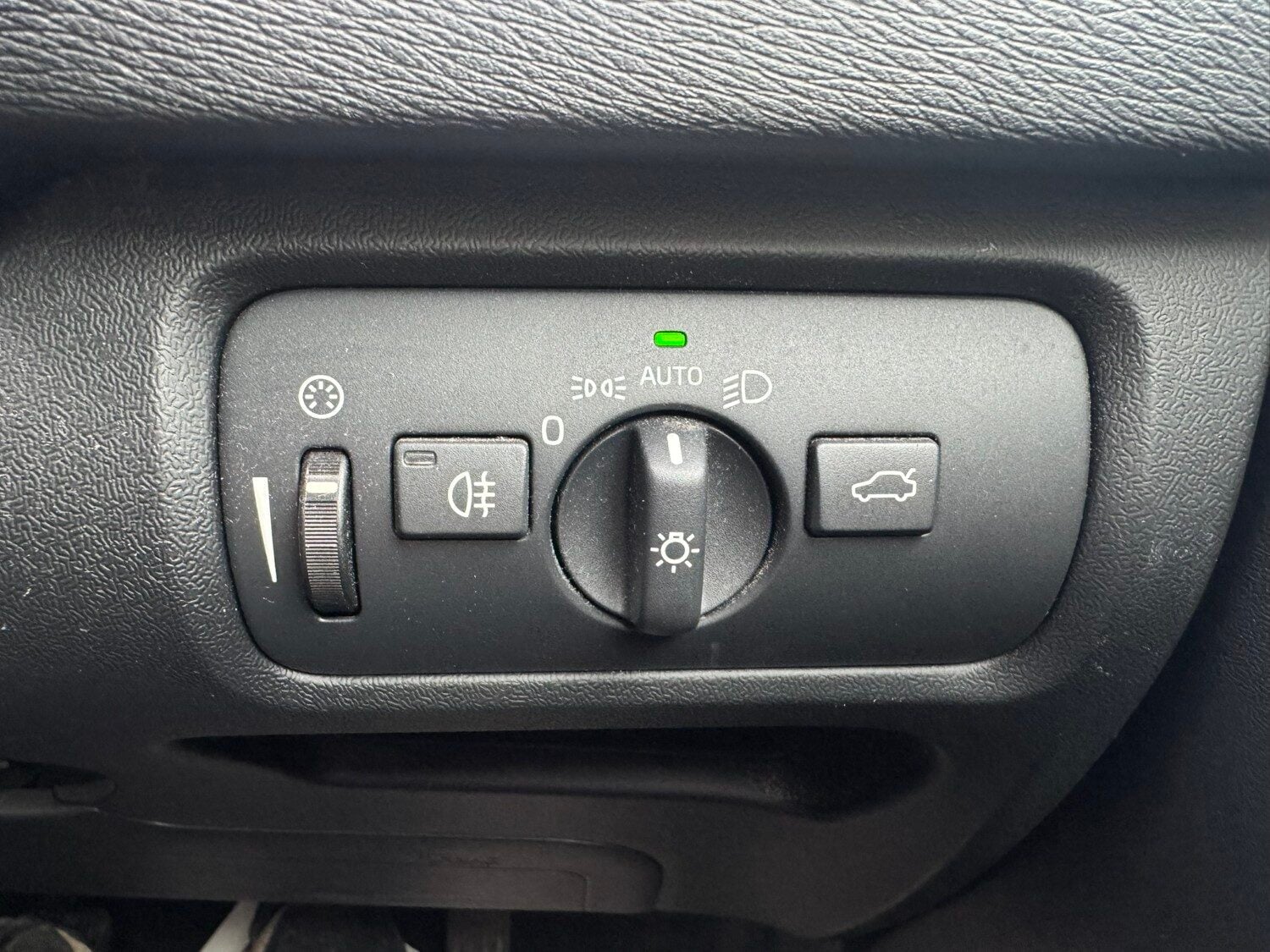 Used Volvo V40 2016 for sale - 77691982: Photo 19