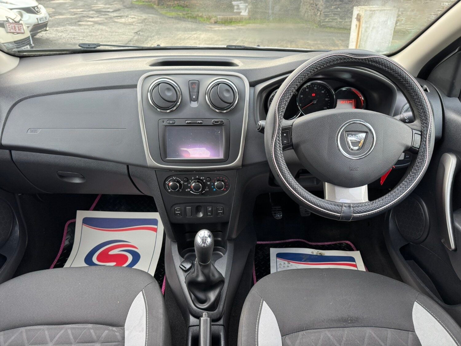 Used Dacia Sandero Stepway 2015 for sale - 76982656: Photo 10