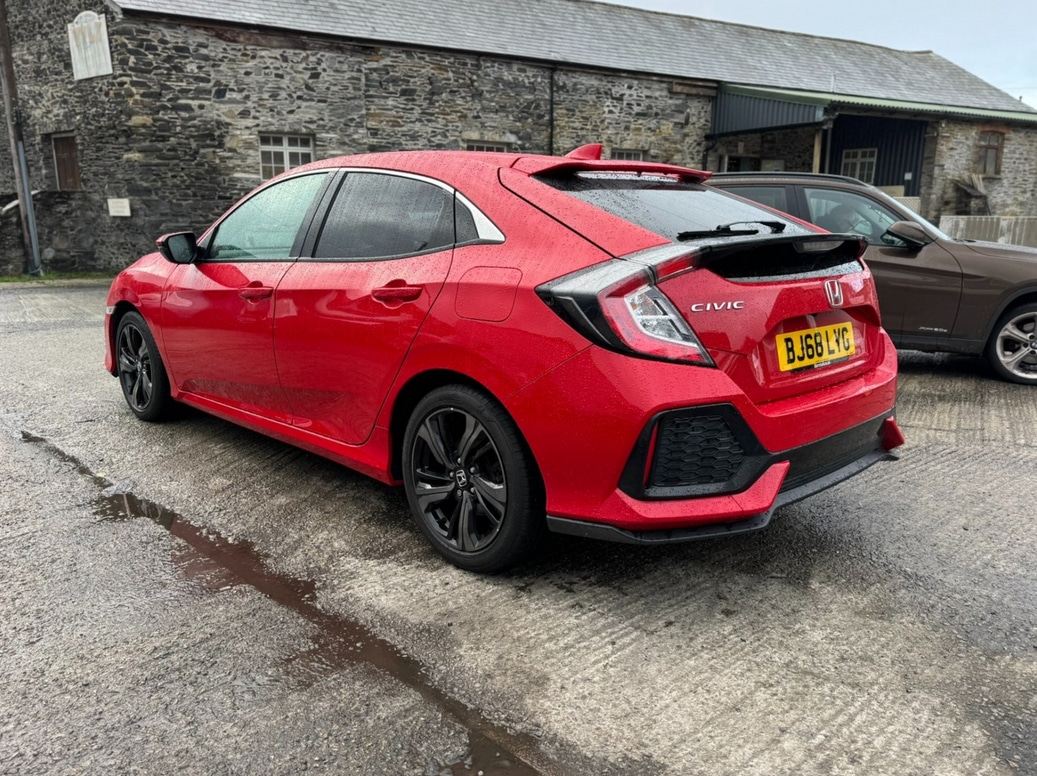 Used Honda Civic 2018 for sale - 76625196: Photo 4