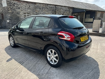 Used Peugeot 208 2013 for sale - 75421295: Photo