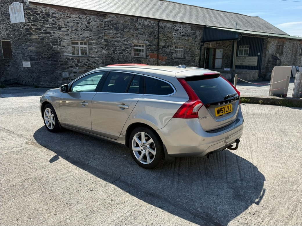 Used Volvo V60 2013 for sale - 76625236: Photo 3