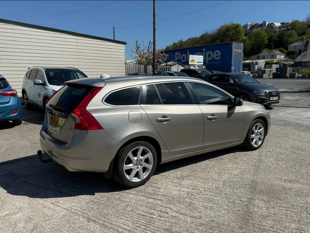Used Volvo V60 2013 for sale - 76625236: Photo 4