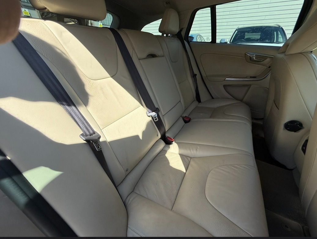 Used Volvo V60 2013 for sale - 76625236: Photo 9