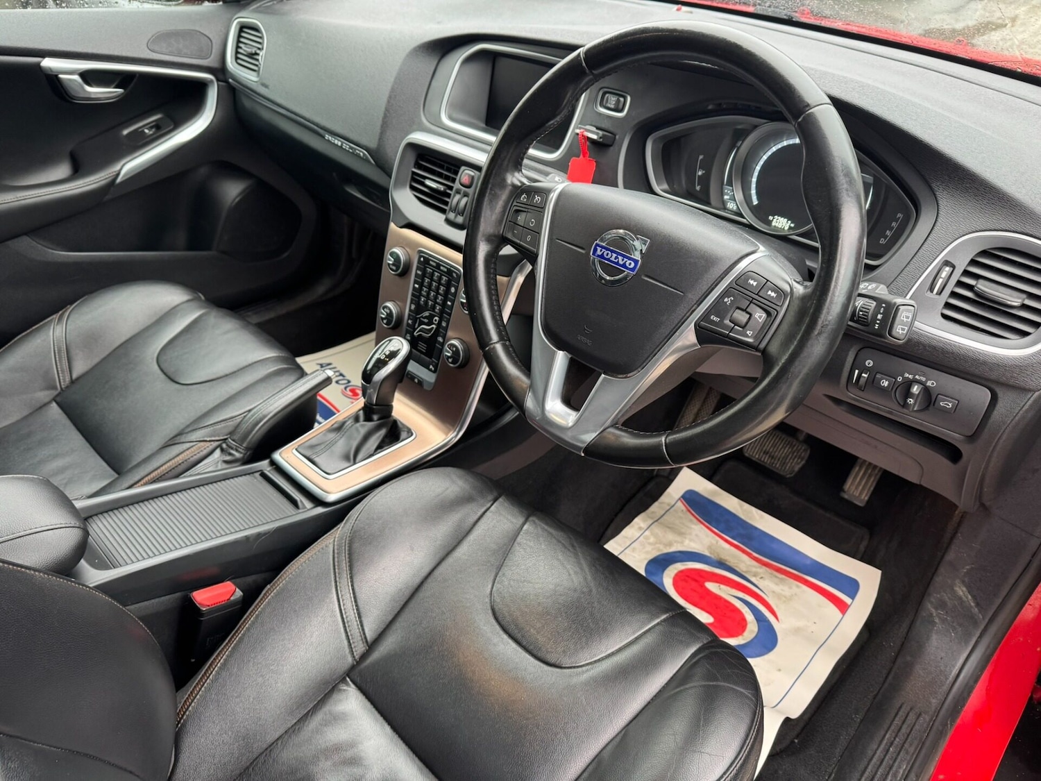 Used Volvo V40 2015 for sale - 77368086: Photo 10