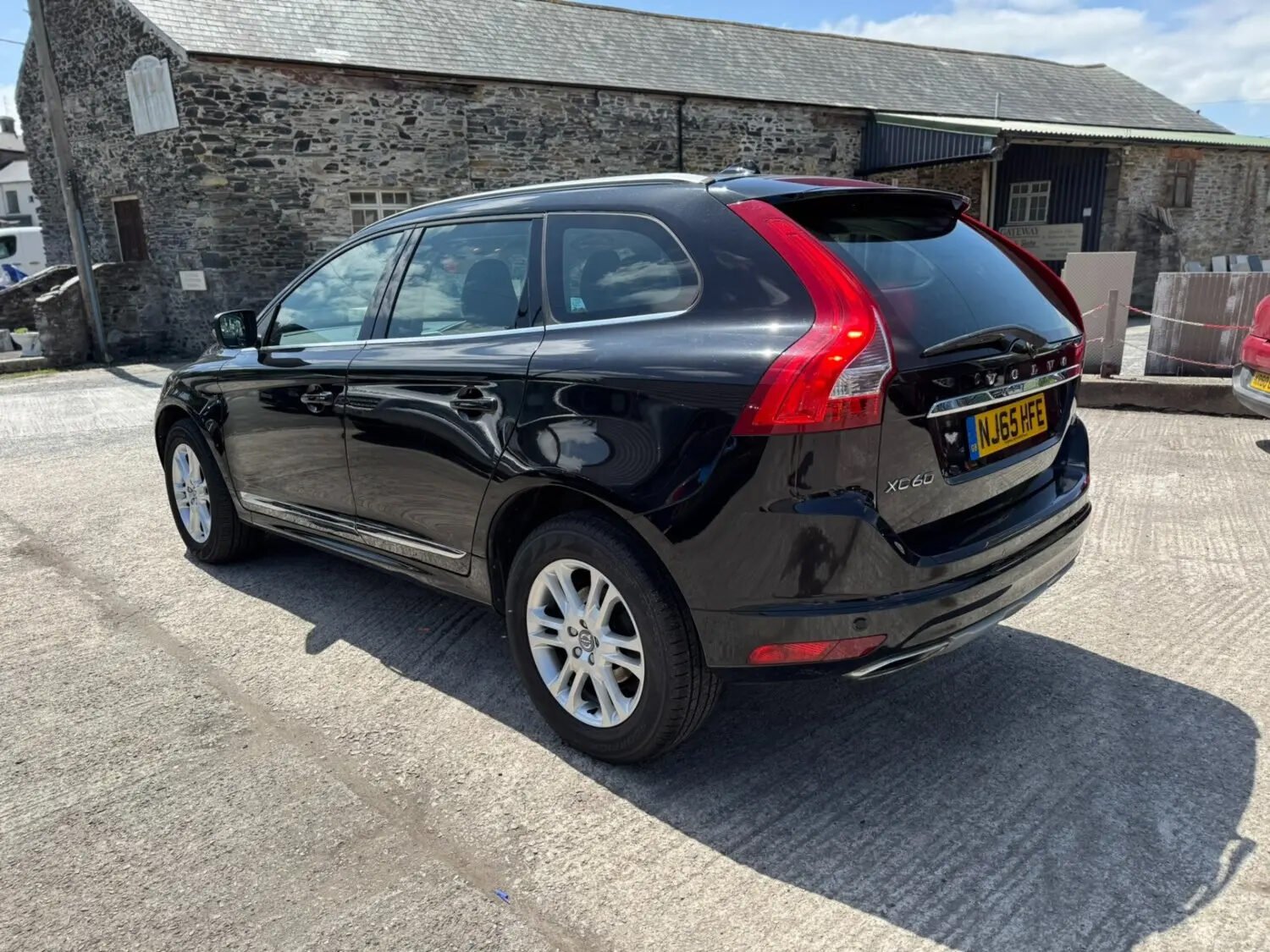 Used Volvo XC60 2015 for sale - 76625216: Photo 4