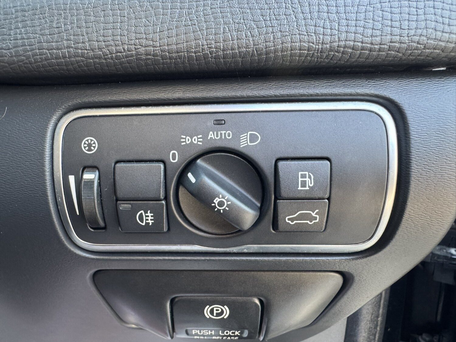 Used Volvo XC60 2014 for sale - 77764163: Photo 22