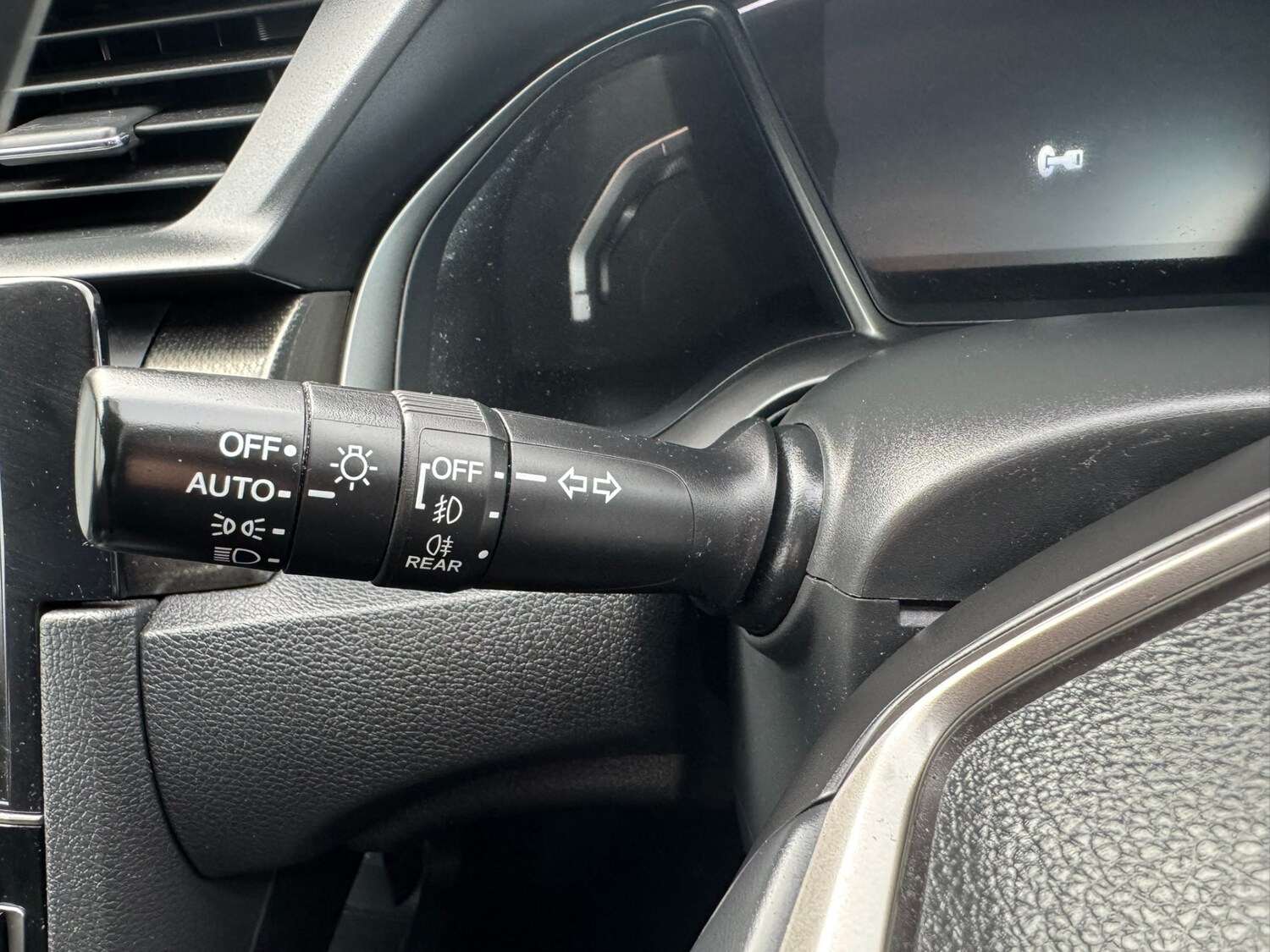 Used Honda Civic 2018 for sale - 76322062: Photo 19