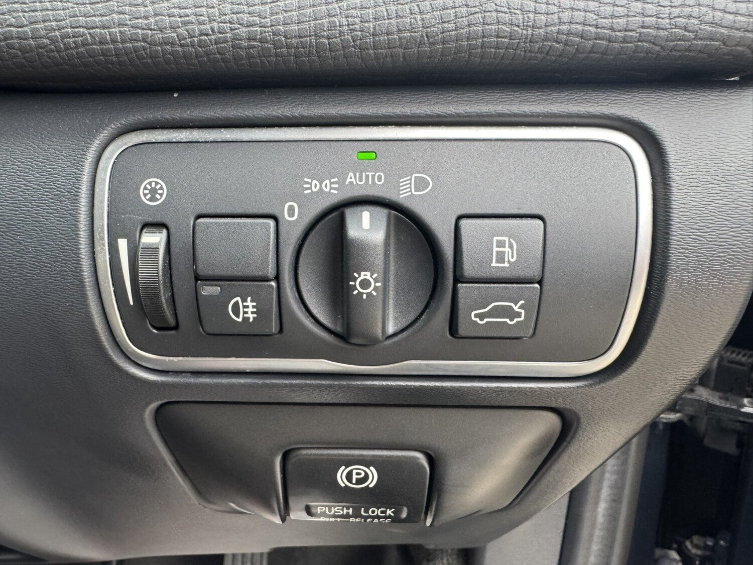 Used Volvo XC60 2014 for sale - 77998630: Photo 18