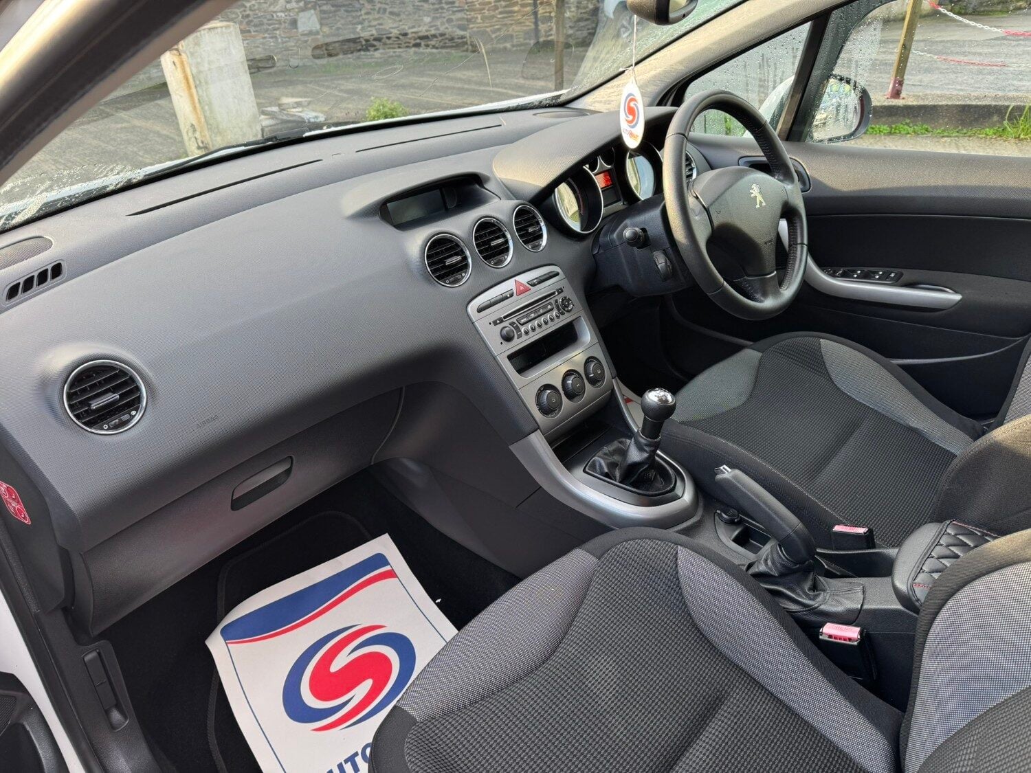 Used Peugeot 308 2013 for sale - 76958637: Photo 11