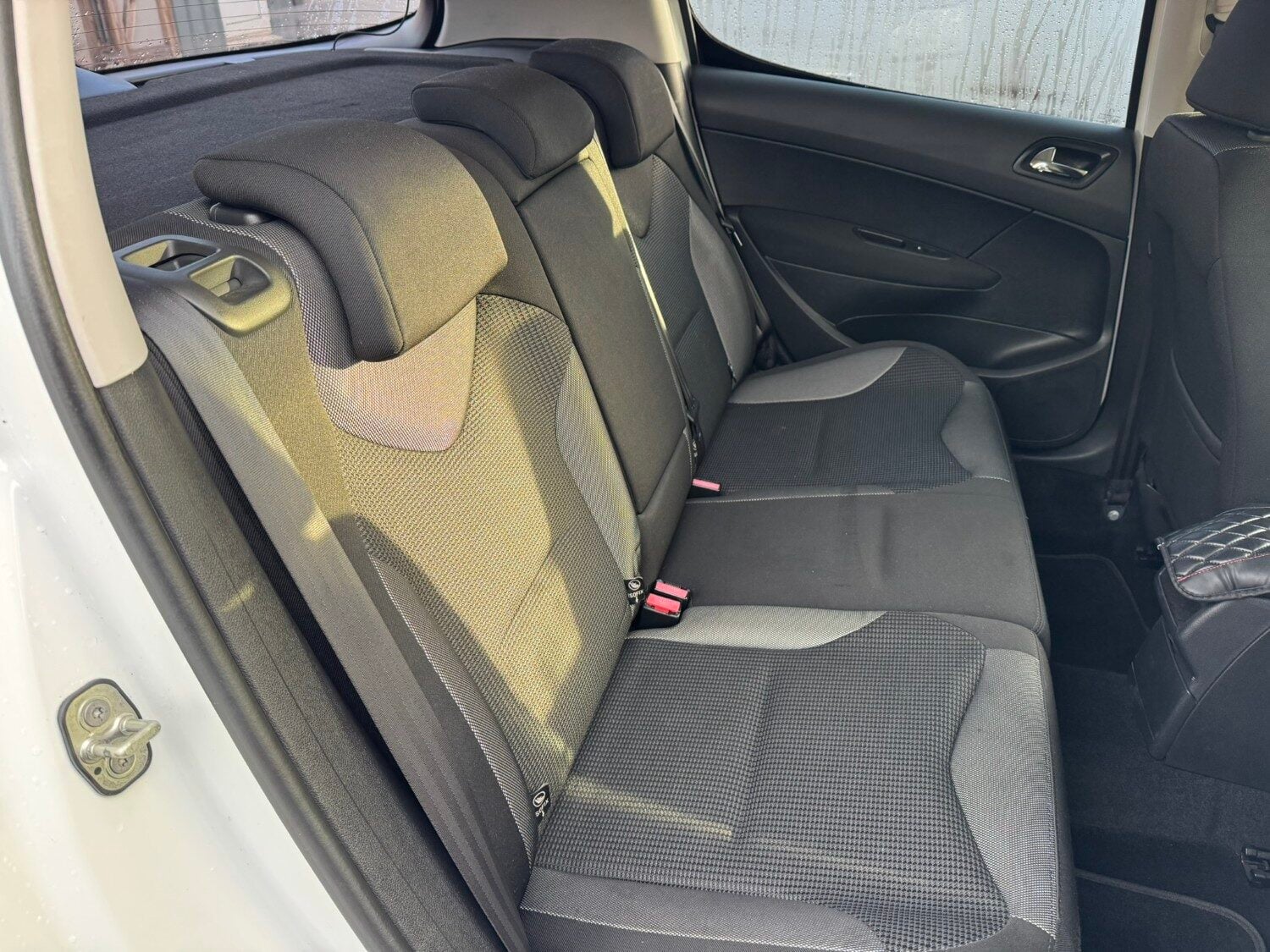 Used Peugeot 308 2013 for sale - 76958637: Photo 14