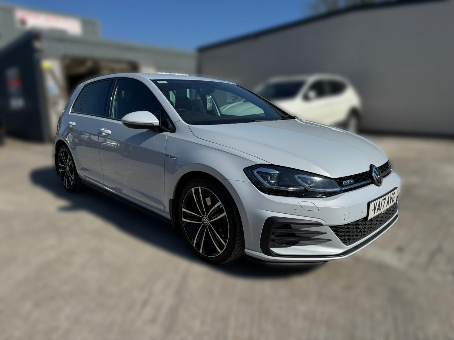 Used Volkswagen Golf 2017 for sale - 77998637: Photo 1