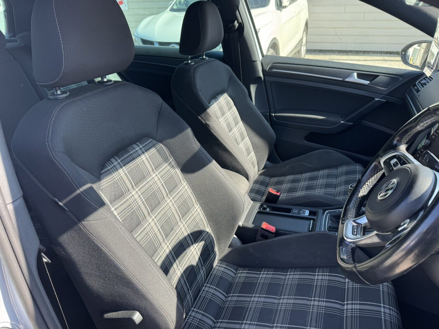 Used Volkswagen Golf 2017 for sale - 77998637: Photo 11