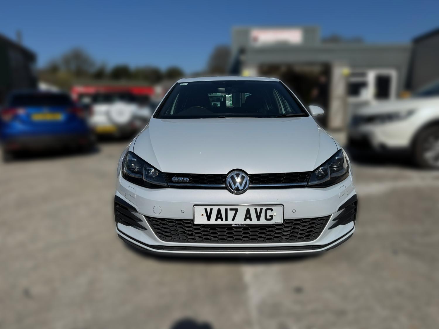 Used Volkswagen Golf 2017 for sale - 77998637: Photo 2