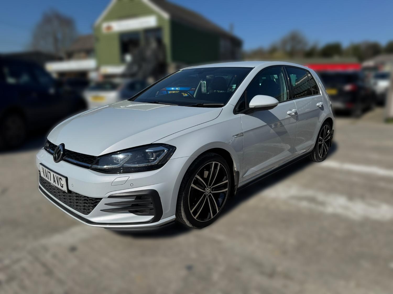 Used Volkswagen Golf 2017 for sale - 77998637: Photo 3