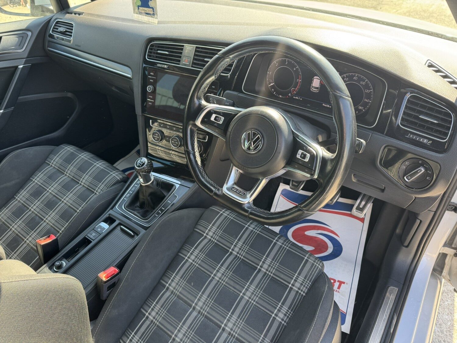 Used Volkswagen Golf 2017 for sale - 77998637: Photo 9