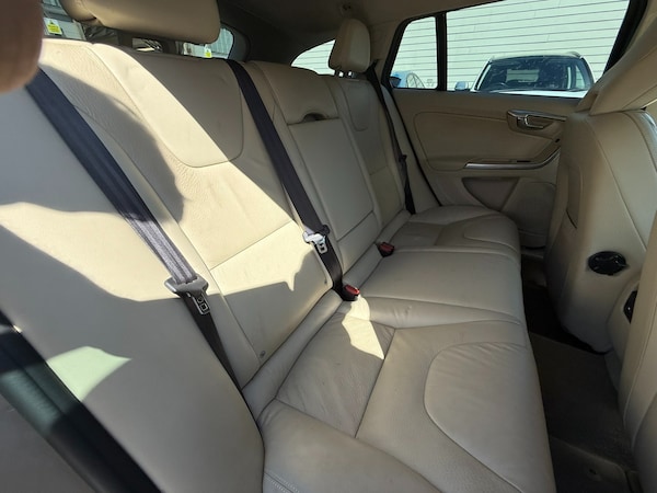 Used Volvo V60 2013 for sale - 74500828: Photo 10