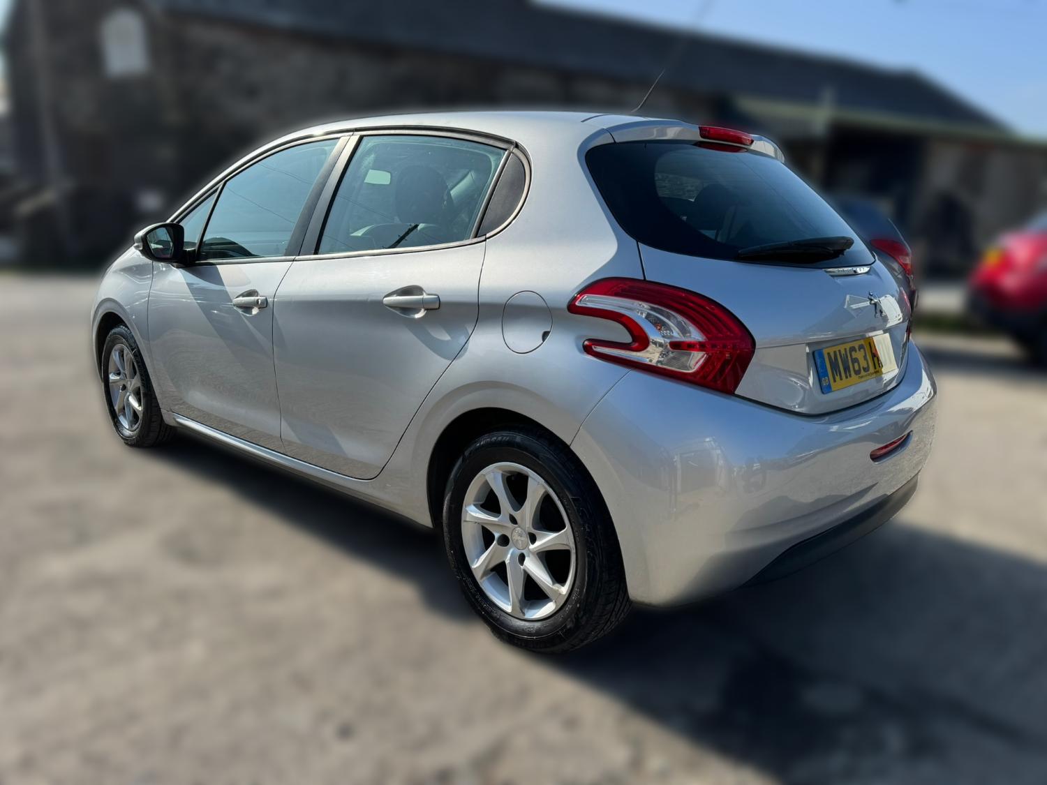 Used Peugeot 208 2013 for sale - 77764167: Photo 4