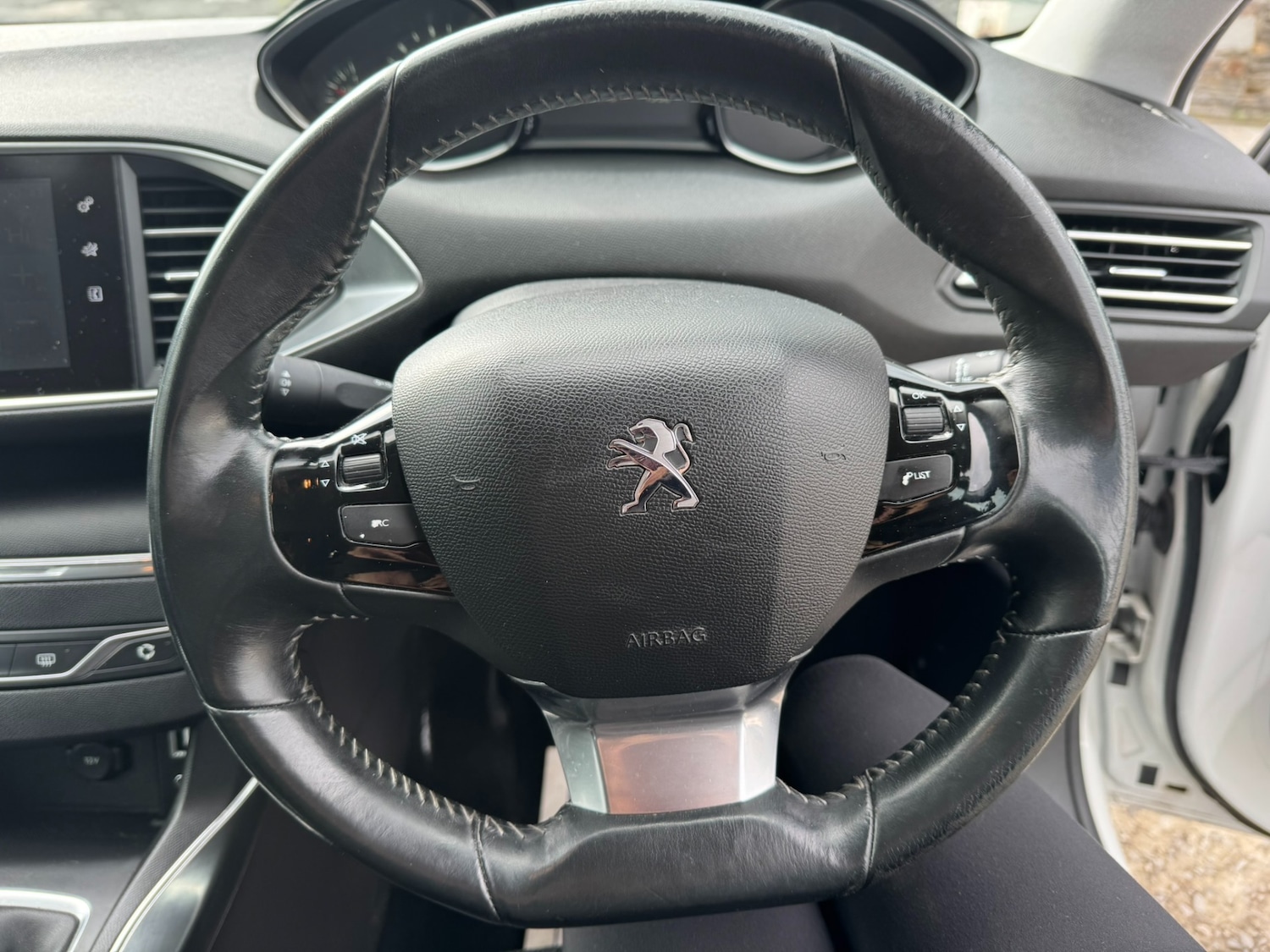Used Peugeot 308 2014 for sale - 76036299: Photo 10