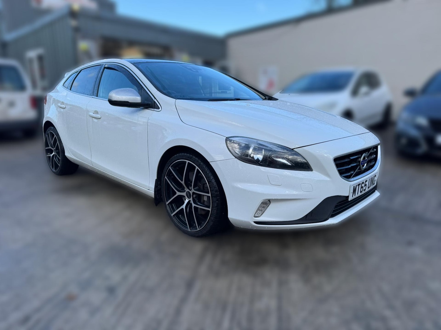 Used Volvo V40 2015 for sale - 77365453: Photo 2