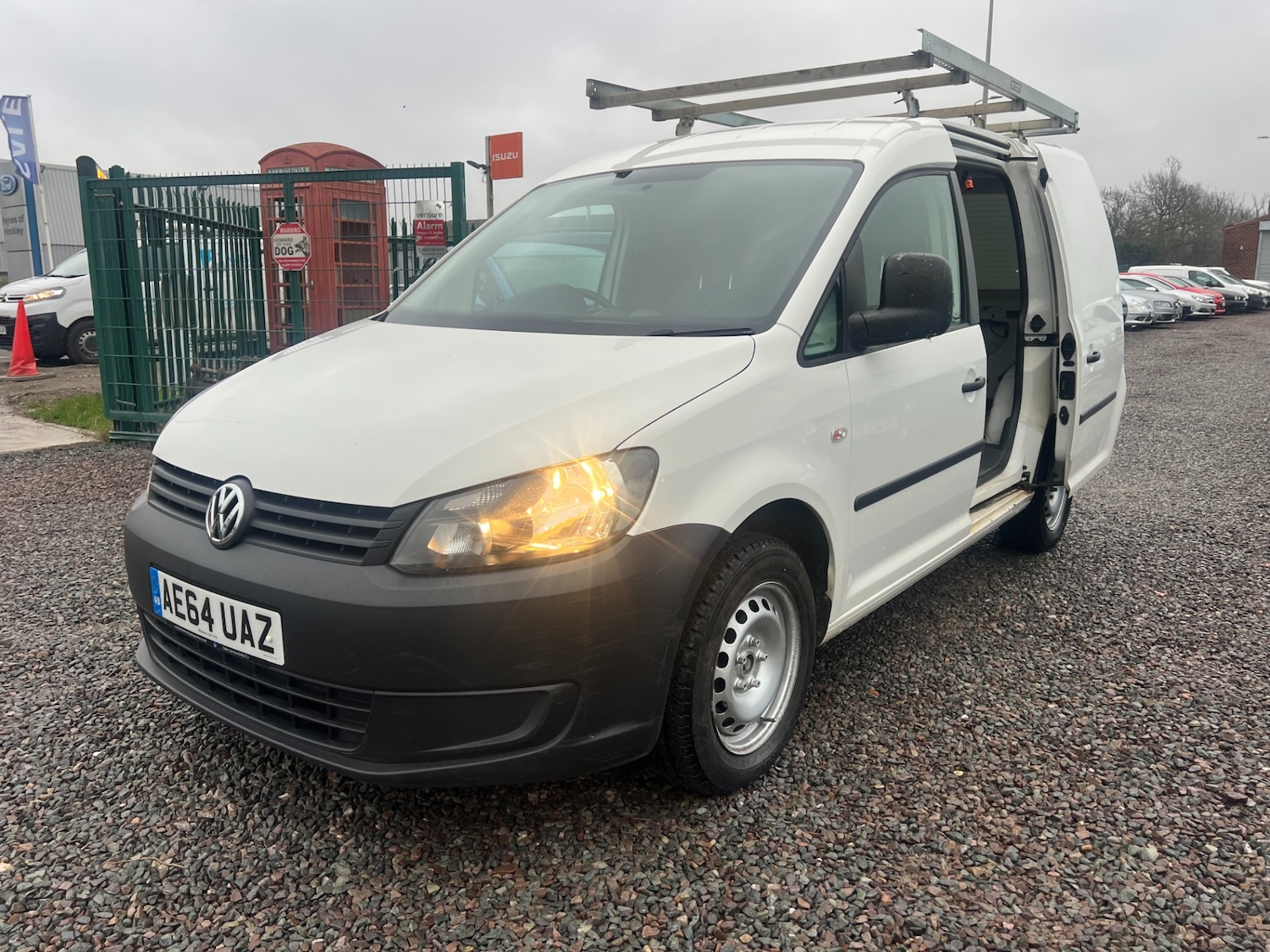 Used Volkswagen Caddy 2014 for sale - 77406190: Photo 2