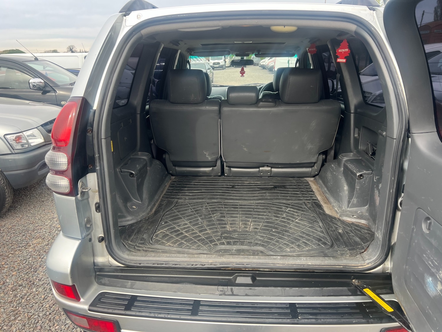 Used Toyota Land Cruiser 2004 for sale - 78176154: Photo 11