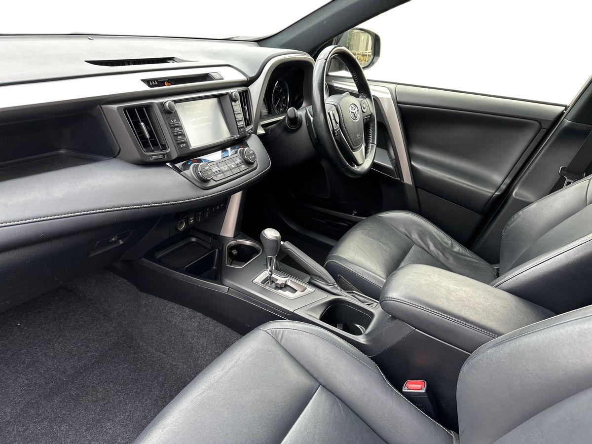 Used Toyota RAV4 2017 for sale - 76390013: Photo 11