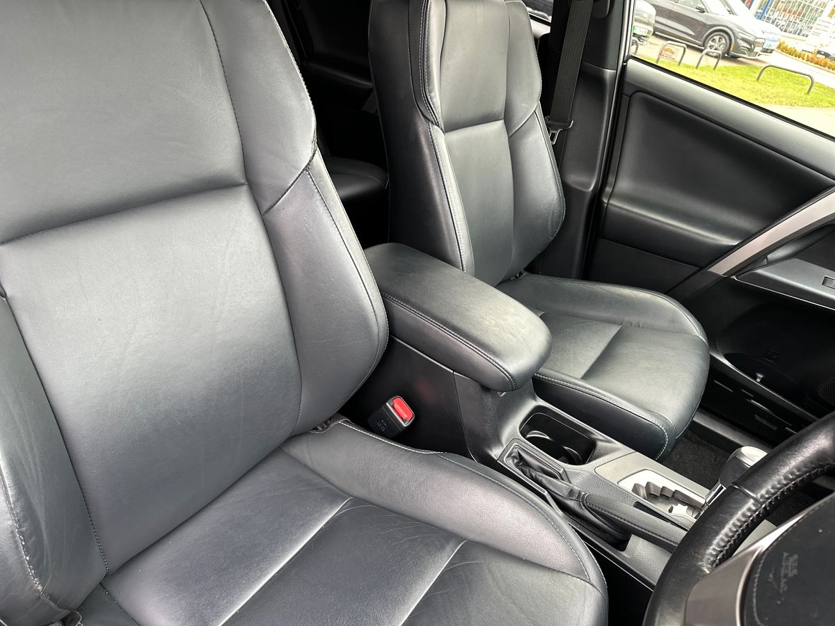 Used Toyota RAV4 2017 for sale - 76390013: Photo 12