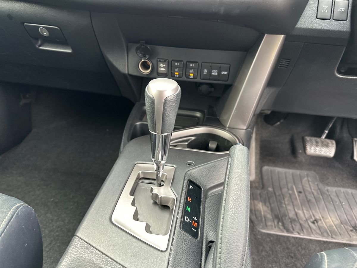 Used Toyota RAV4 2017 for sale - 76390013: Photo 22