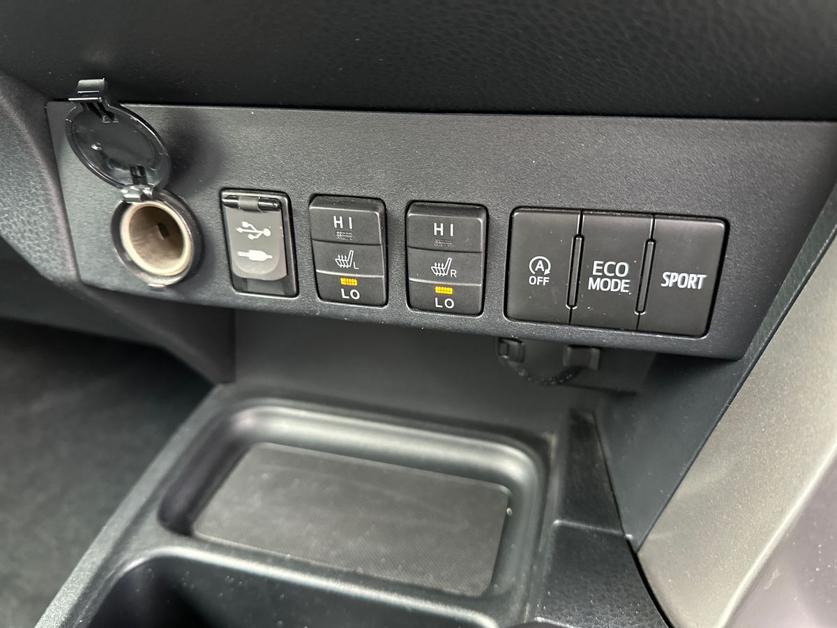 Used Toyota RAV4 2017 for sale - 76390013: Photo 24