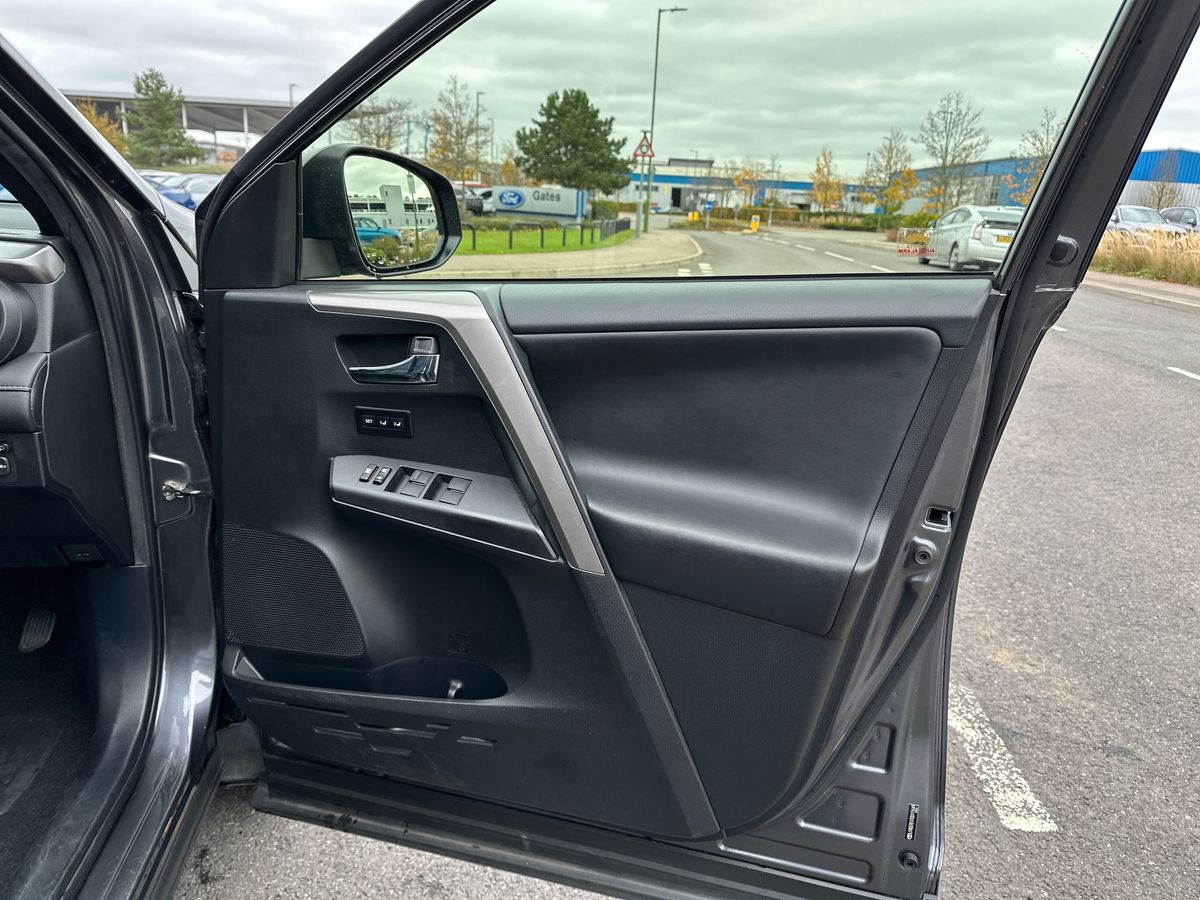 Used Toyota RAV4 2017 for sale - 76390013: Photo 35