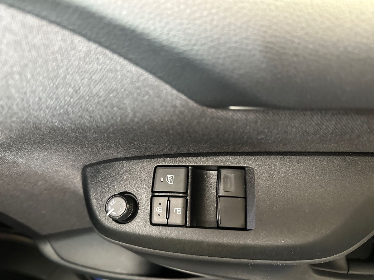 Used Toyota Yaris 2023 for sale - 77786100: Photo 25