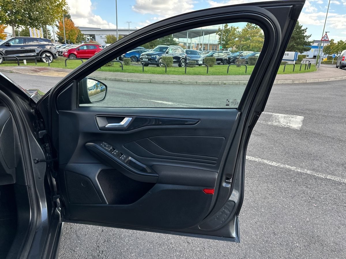 Used Ford Focus 2023 for sale - 76033845: Photo 35