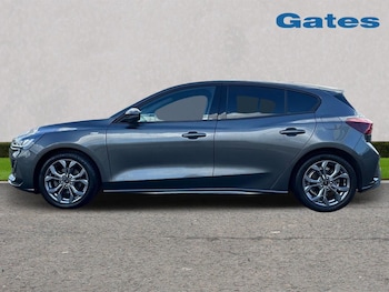 Used Ford Focus 2023 for sale - 76033845: Photo 4