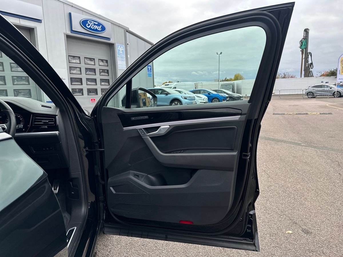 Used Volkswagen Touareg 2023 for sale - 77388979: Photo 35