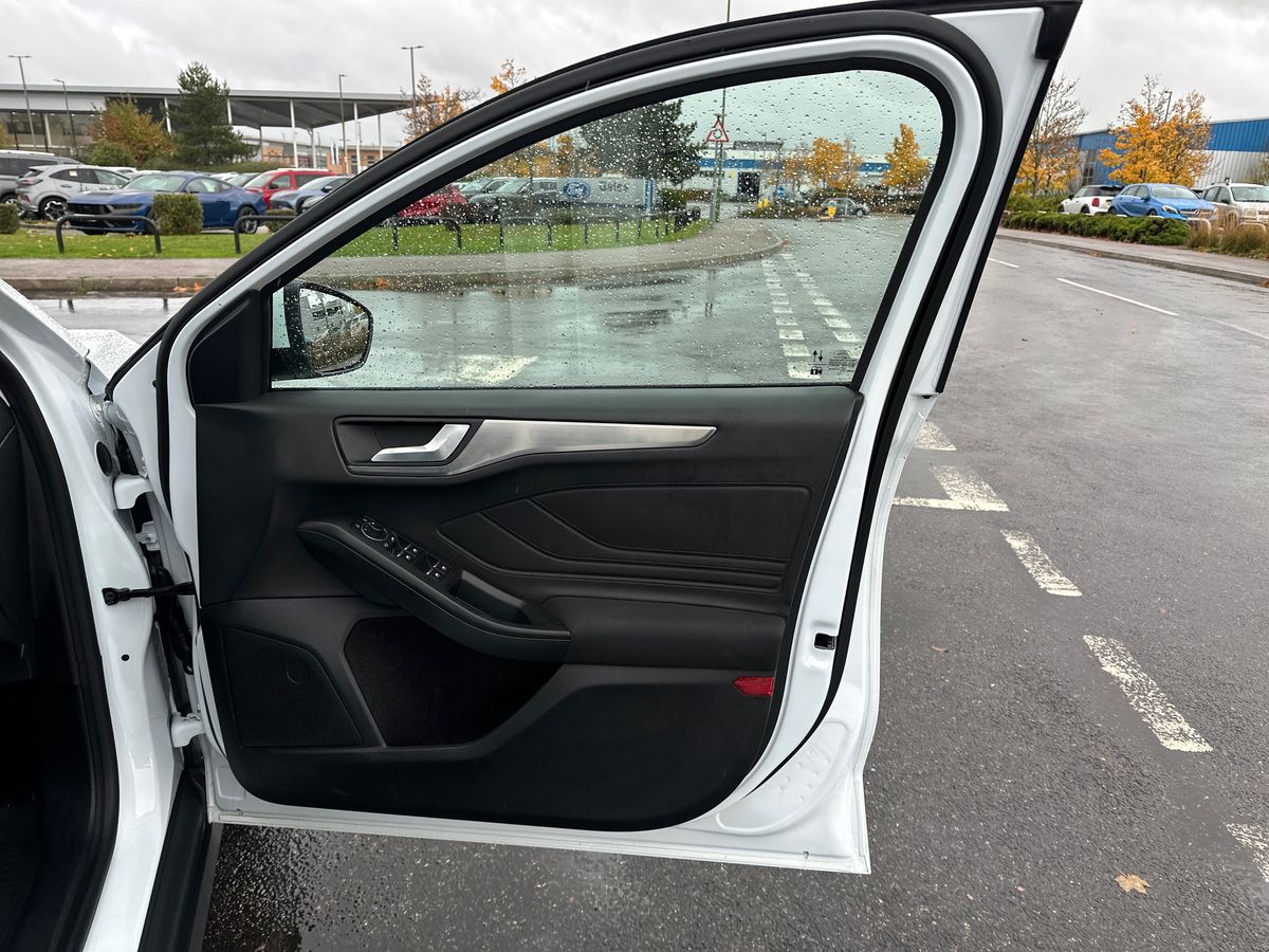 Used Ford Focus 2023 for sale - 76328117: Photo 35