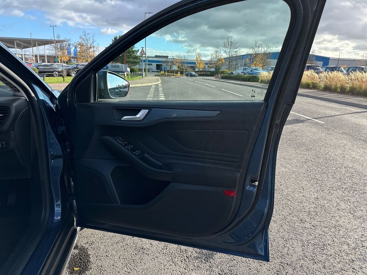 Used Ford Focus 2022 for sale - 76390110: Photo 35