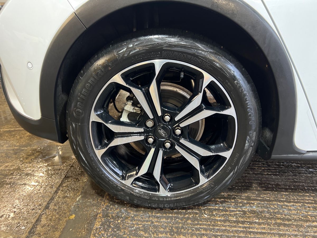 Used Ford Focus 2023 for sale - 76328393: Photo 9