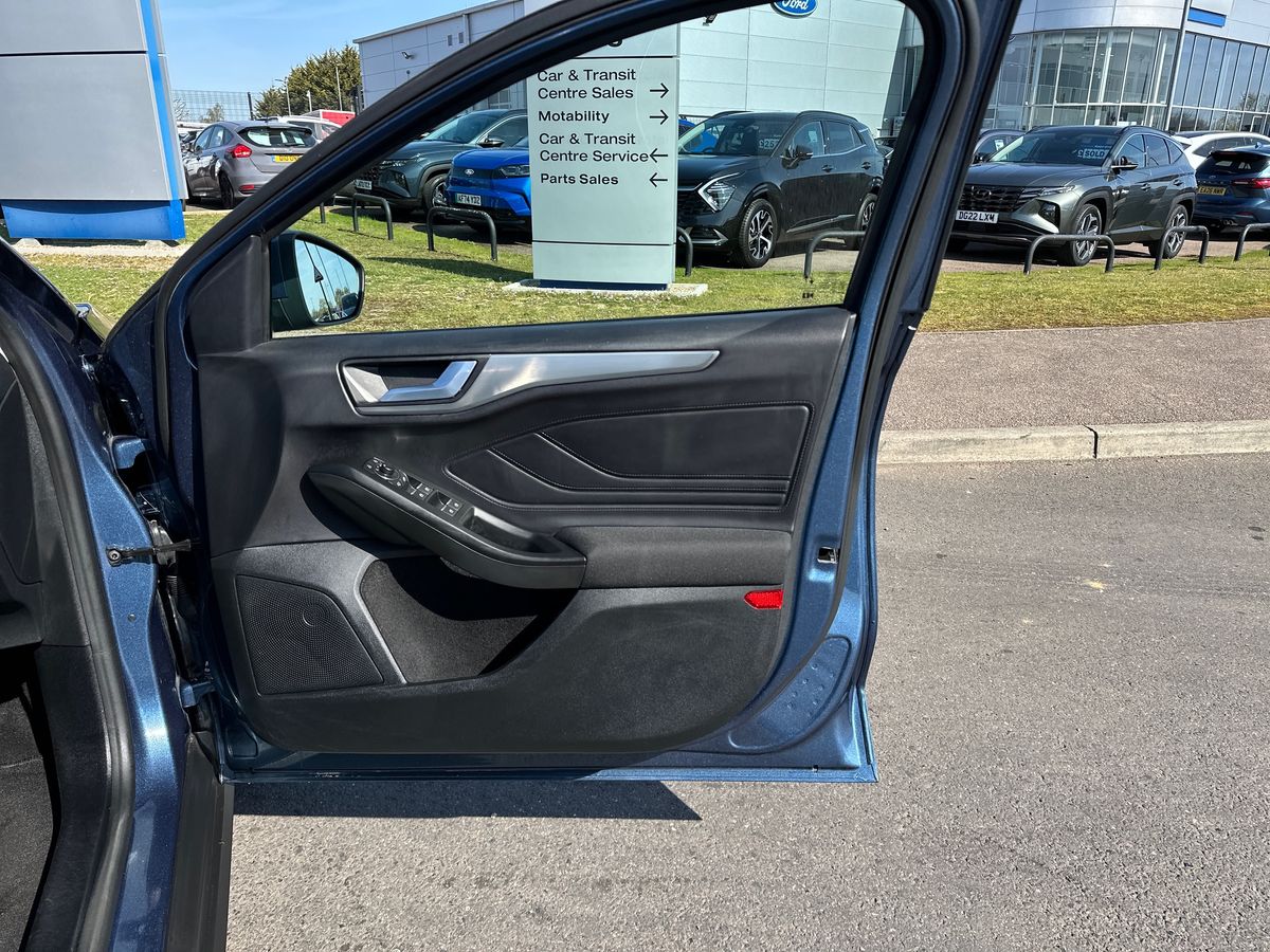 Used Ford Focus 2023 for sale - 78172671: Photo 35