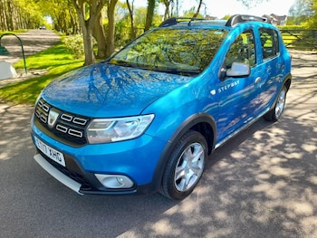 Used Dacia Sandero Stepway 2017 for sale - 78954304: Photo