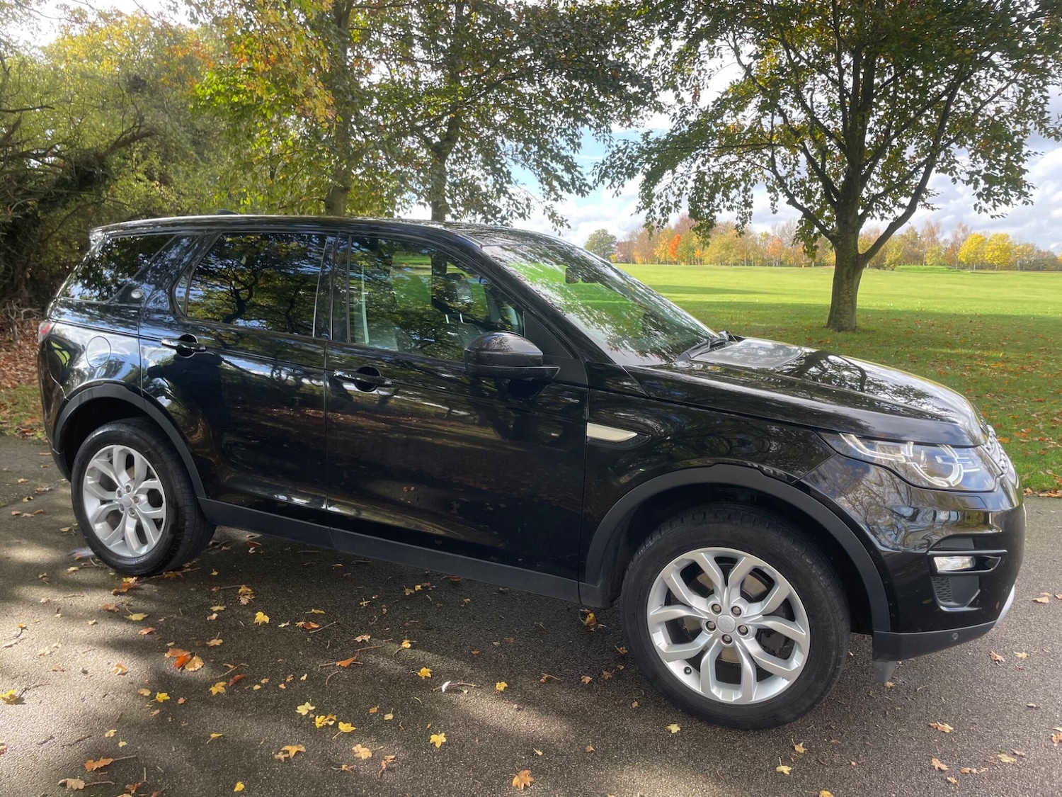 Used Land Rover Discovery Sport 2018 for sale - 76361238: Photo 2