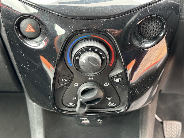 Used Toyota AYGO 2014 for sale - 74188068: Photo 23