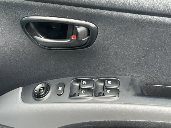 Used Hyundai i10 2012 for sale - 75269352: Photo 31