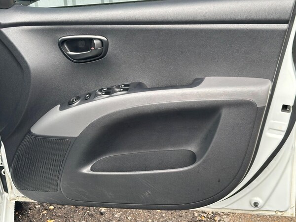 Used Hyundai i10 2012 for sale - 75269352: Photo 32